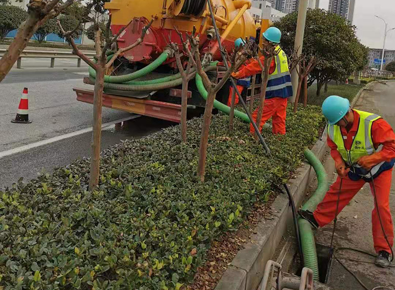 普兰市政管道清淤
